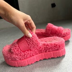 UGG Fluffita Sandal